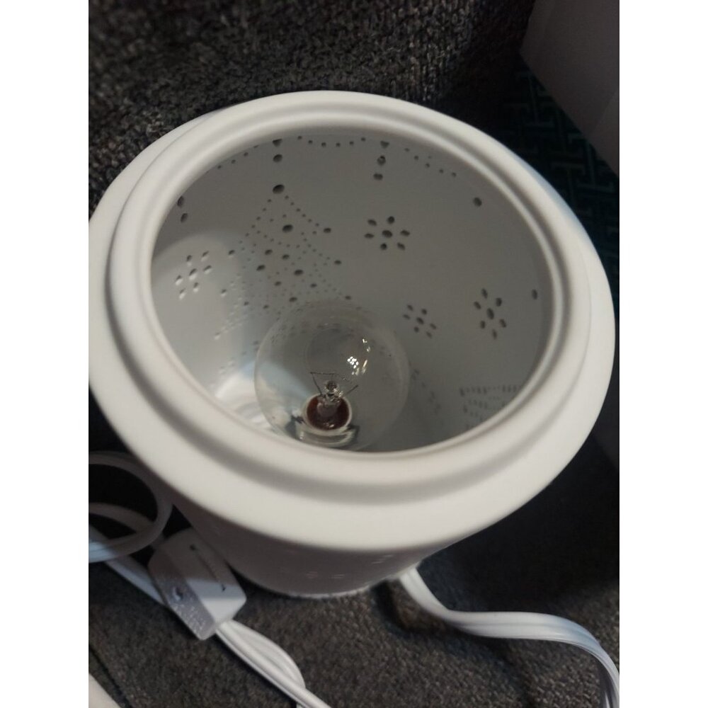 Scentsy Tinsel Christmas Tree And Snowflakes White Wax Warmer NIB - Picture 3 of 9